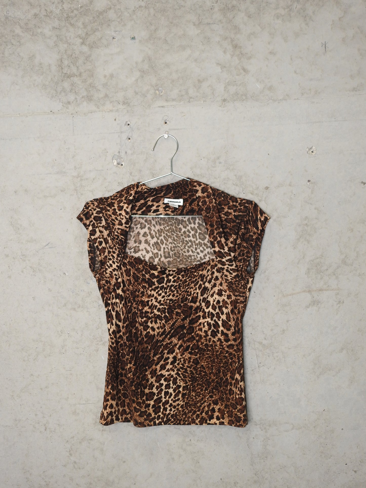 REOW LOW CUT TOP